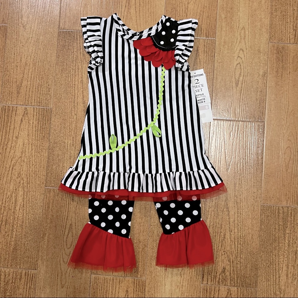 Rare Editions 2 Piece Black and White set with Red Flower, Size 6